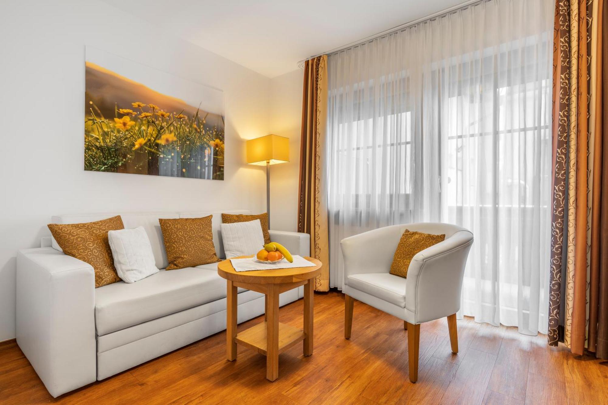 Wander und Aktiv Hotel Rösslwirt Lam Exteriör bild