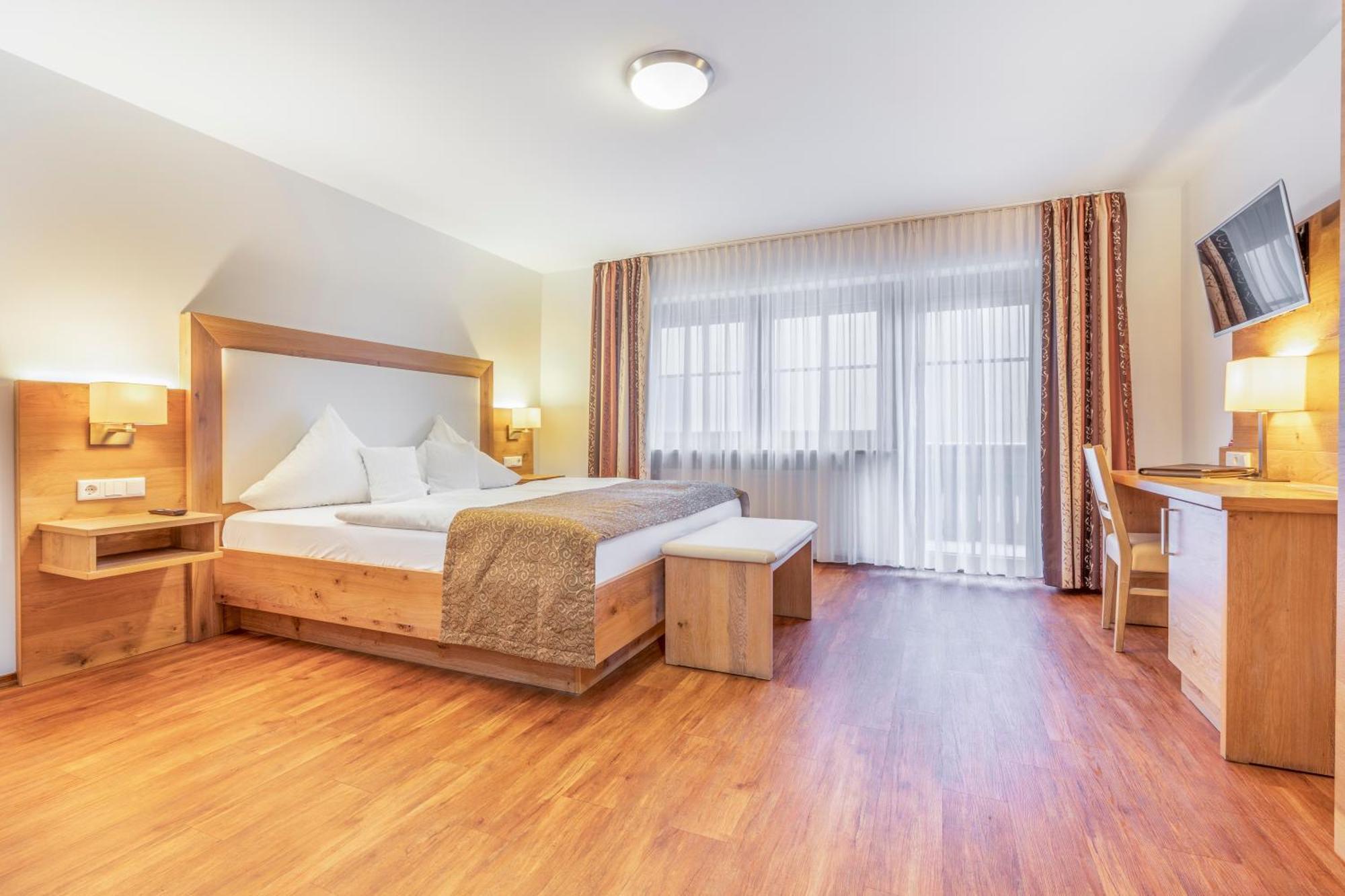 Wander und Aktiv Hotel Rösslwirt Lam Exteriör bild